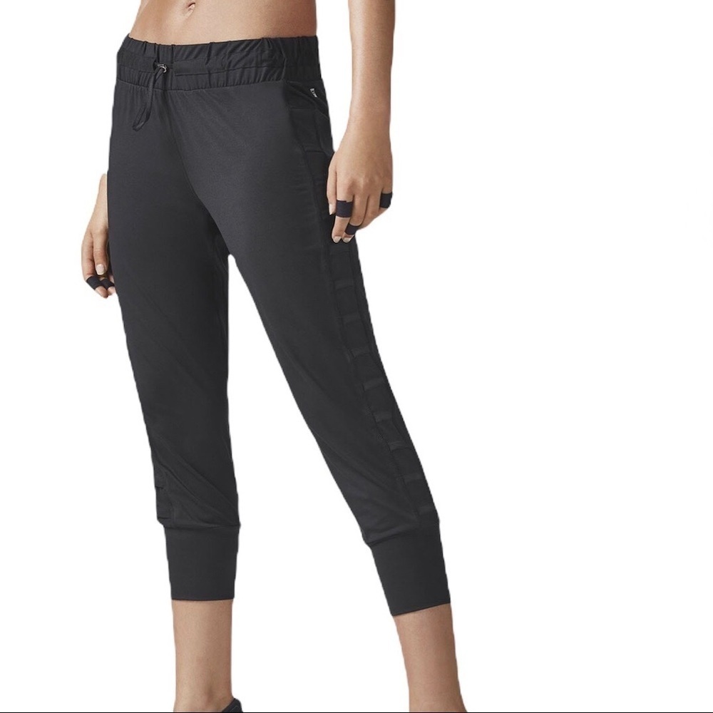 Fabletics Victoria Pants Cropped Black Size Medium Performance Jersey Activewear